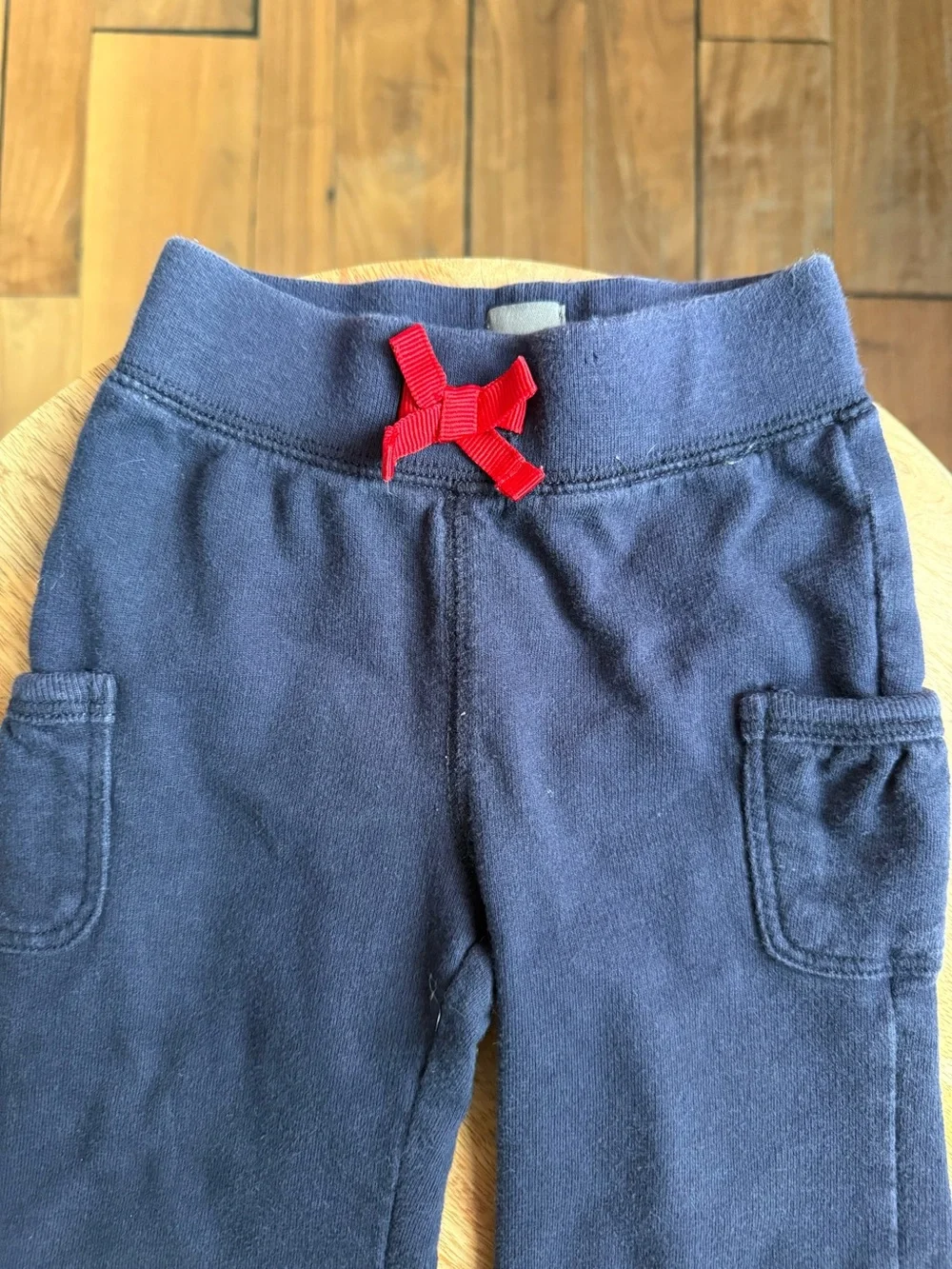 GAP Baby Navy Sweatsuit w/ Flower Detail 2PC Sz: 6-12M